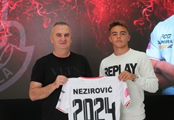 Lovro Nezirović (16) potpisao ugovor: 