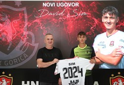 David Sim (17) potpisao ugovor: 