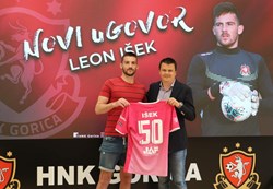 Leon Išek produžio ugovor s Klubom