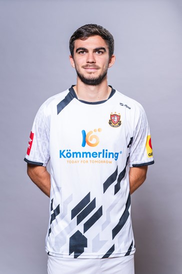 8 Iker Pozo